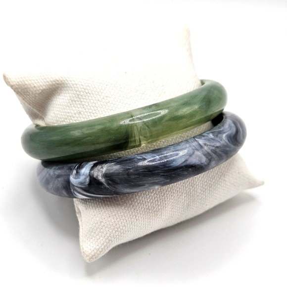 VINTAGE Green and Black Marbled Plastic Round Bangle Bracelet Set - Picture 2 of 5